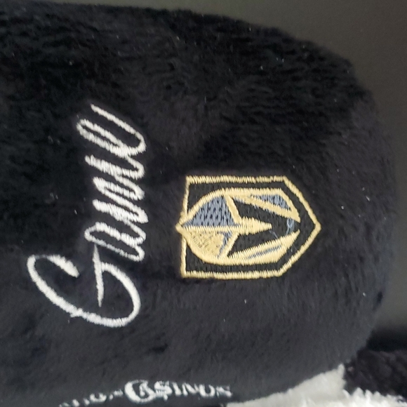 Vegas Golden knights slipper & socks (set of 2) - Picture 3 of 7